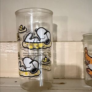 Peanuts Snoopy Glass with Yellow Float Illustrations